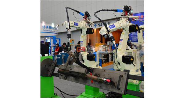 日本機器人企業3月齊聚天津 松下、發那科、川崎、OTC重裝亮相